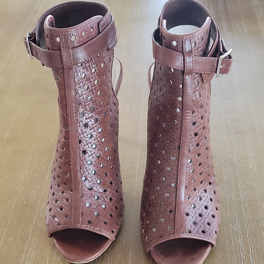 VINCE CAMUTO HEELS